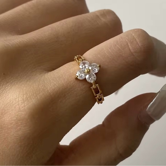 Jewelry - NEW 18k Gold Plated Stainless Steel Flower Minimalist Ring Sz 7 Waterproof Shiny
